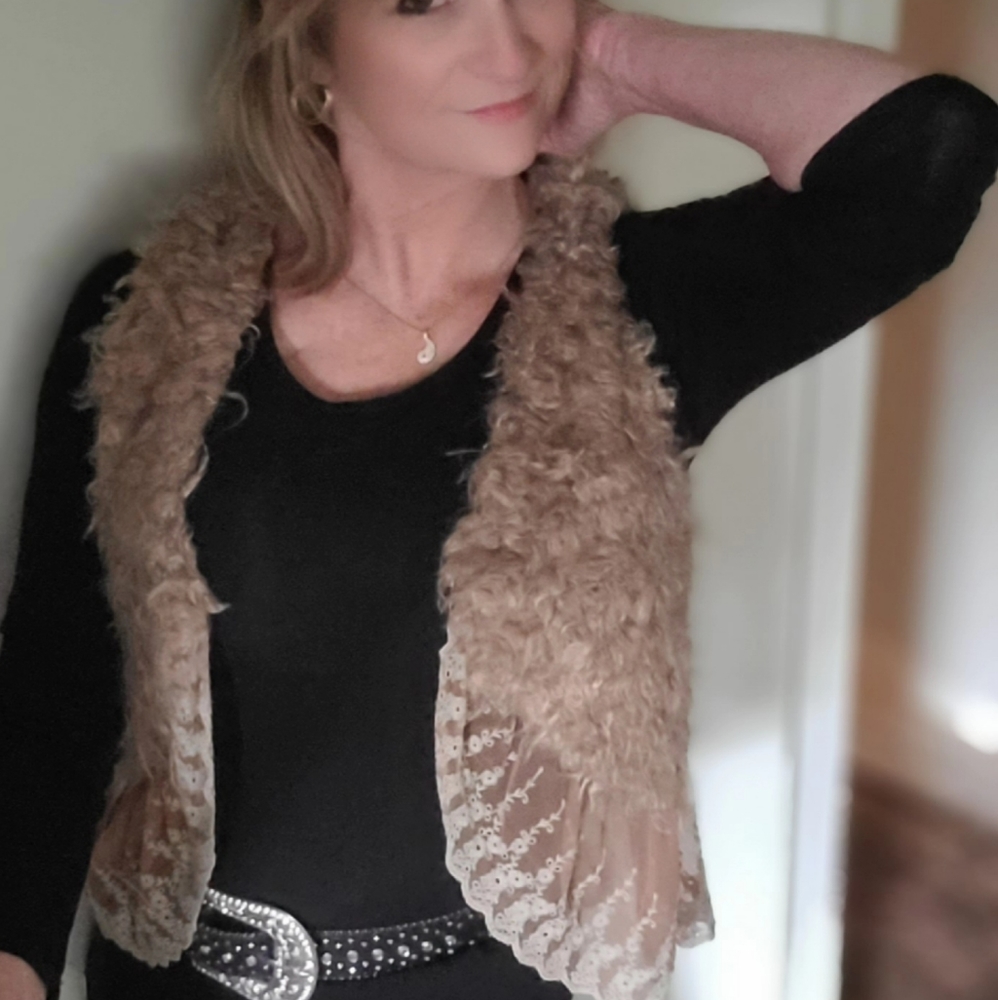 Powder PR River Outfitters Panhandle Slim M. L Faux fur/lace tan Vest